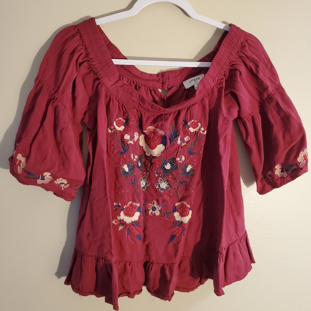 Umgee USA Embroidered Burgundy Short Sleeve off the Shoulder Shirt Size Small